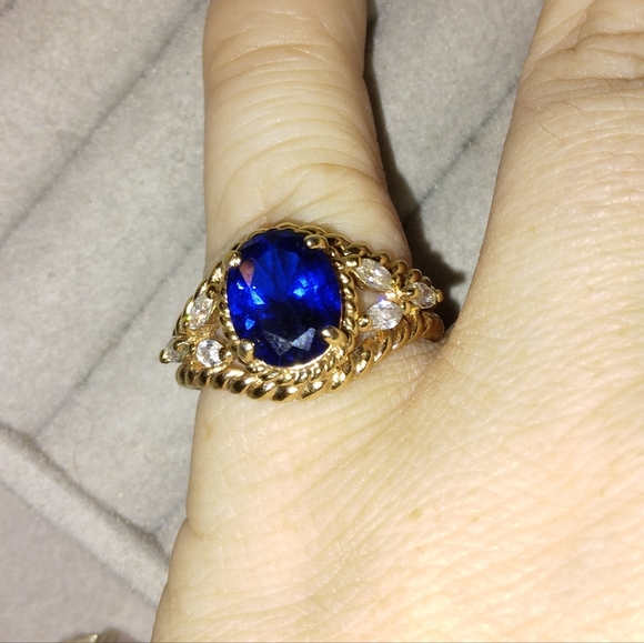 Beautiful ring blue stone goldtone about size 8 - Picture 12 of 12